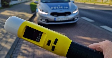 Jaki ojciec, taki syn? Policja w 10 minut odebrała im prawka
