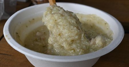Na widok tej zupy wielu straci apetyt. Smak jest lepszy niż wygląd