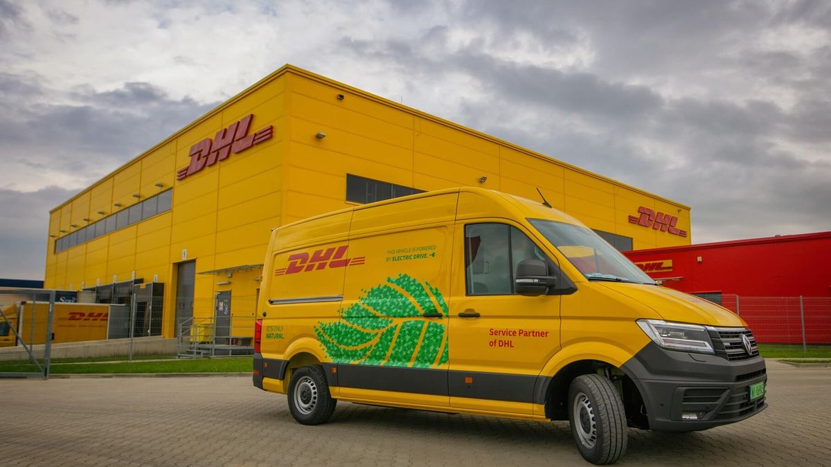 Zarobki kurierów DHL mieszczą się w średniej dla tej branży