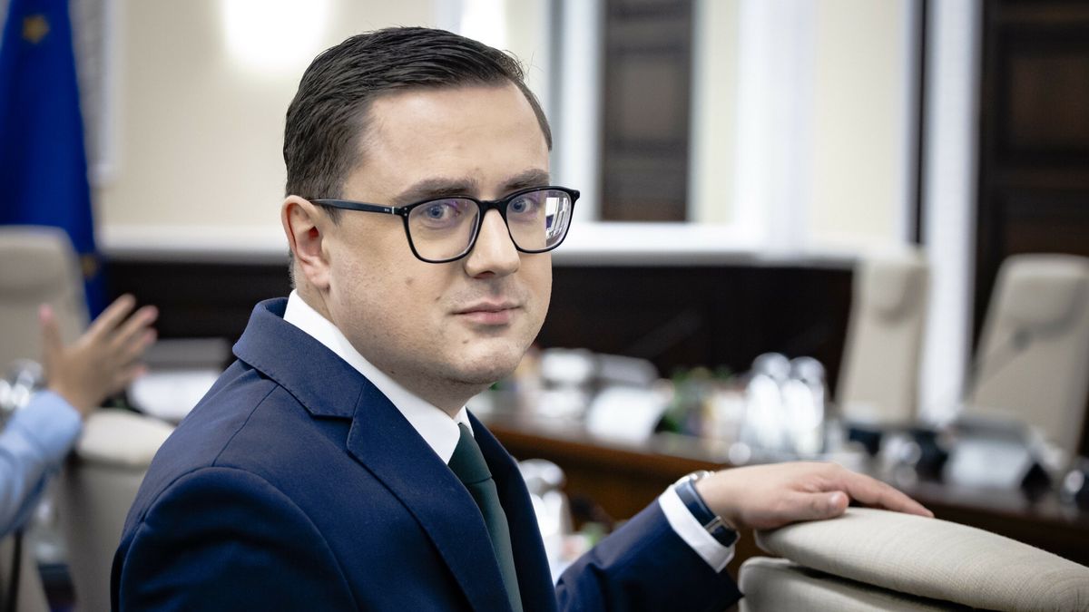 Posiedzenie rz?du w nowym sk?adzie
25.07.2025. Warszawa. Posiedzenie rzadu po rekonstrukcji w nowym skladzie.
Fot. Filip Naumienko/REPORTER 
N/z: Milosz Motyka
Filip Naumienko/REPORTER