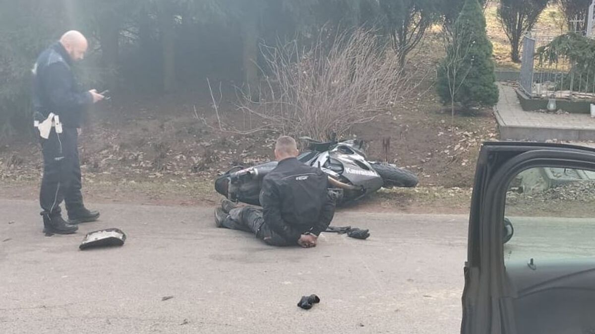 Motocyklista zatrzymany po pościgu w miejscowości Chmielnik-Kolonia