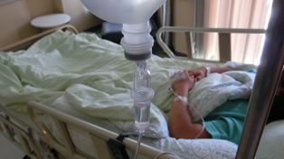 Siódma osoba z zarzutami po śmierci 20-latka. Prokuratura oskarża pielęgniarkę