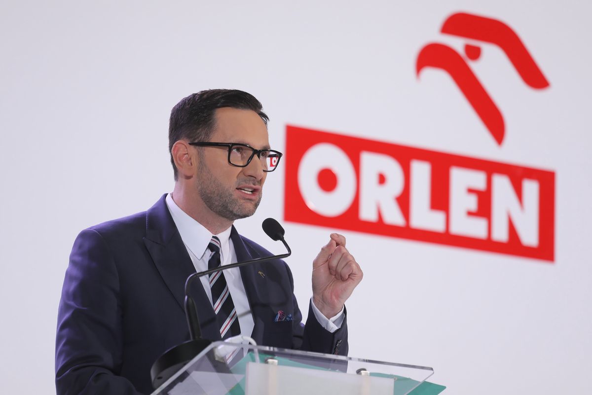 Warszawa, 20.06.2022. Prezes zarządu PKN ORLEN Daniel Obajtek podczas konferencji prasowej w siedzibie spółki w Warszawie, 20 bm. Tematem spotkania były plany rozwoju grupy ORLEN. (mr) PAP/Paweł Supernak