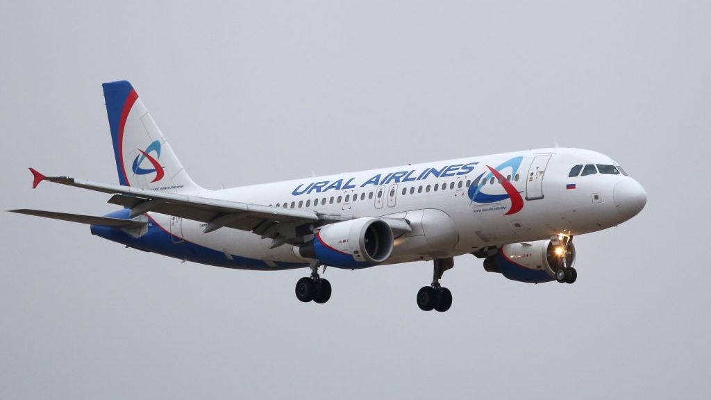 Samolot linii Ural Airlines nadal przebywa na polu po awarii, do jakiej doszło w 2023 r.