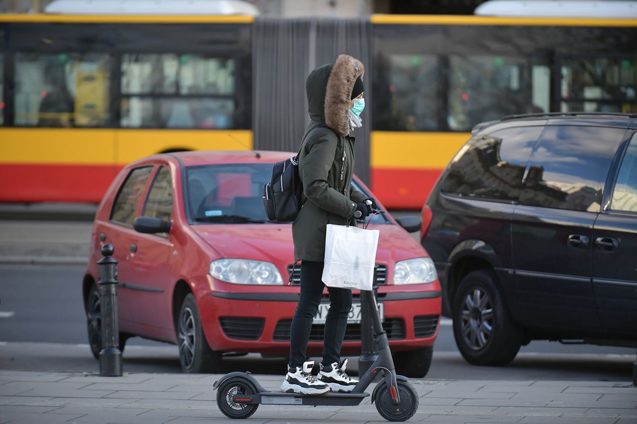 Hulajnogę elektryczną z daleka nie każdy będzie w stanie odróżnić od zwykłej. A będzie miało to duże znaczenie