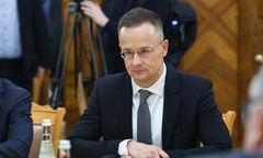 Szijjarto: Bruksela błądzi, zagrażając Europie