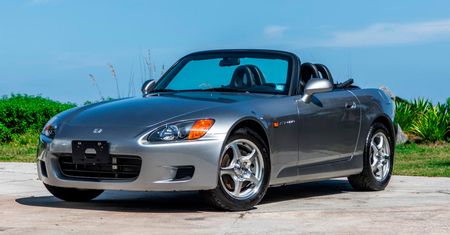 Honda S2000 z przebiegiem 54 km trafi na aukcję. Cena? Przewidywana 6-cyfrowa kwota