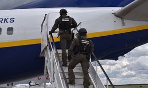 Awantura na pokładzie samolotu z Teneryfy. Pasażerów wyprowadziła Straż Graniczna