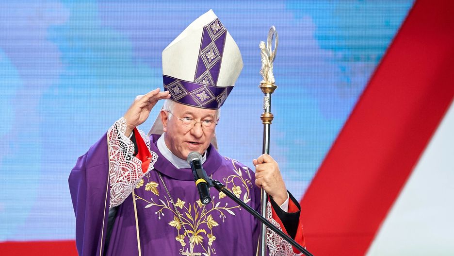 Biskup Andrzej Dziuba