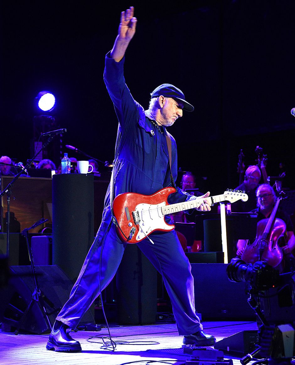Pete Townshend, gitarzysta The Who, na scenie w 2019 r.