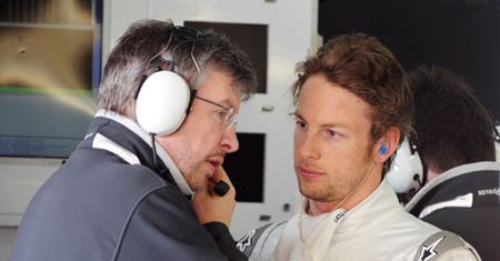 McLaren kusi Jensona Buttona