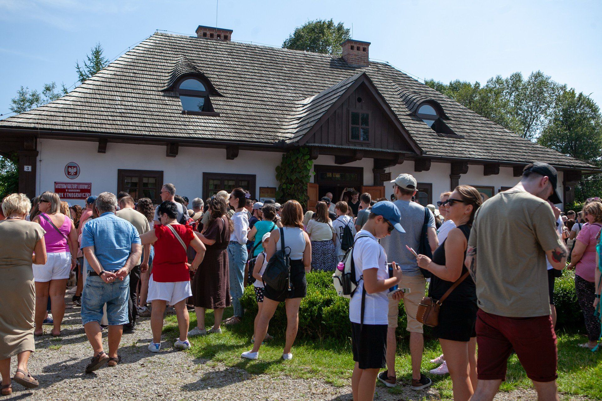 W serialu &#34;1670&#34; wieś Adamczycha &#34;zagrał&#34; Park Etnograficzny Muzeum Kultury Ludowej w Kolbuszowej na Podkarpaciu.