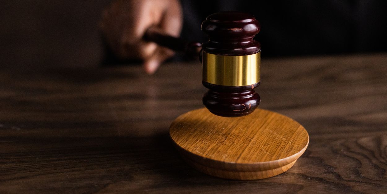 Akt oskarżenia lekarza za naruszenie nietykalności cielesnej małoletniej