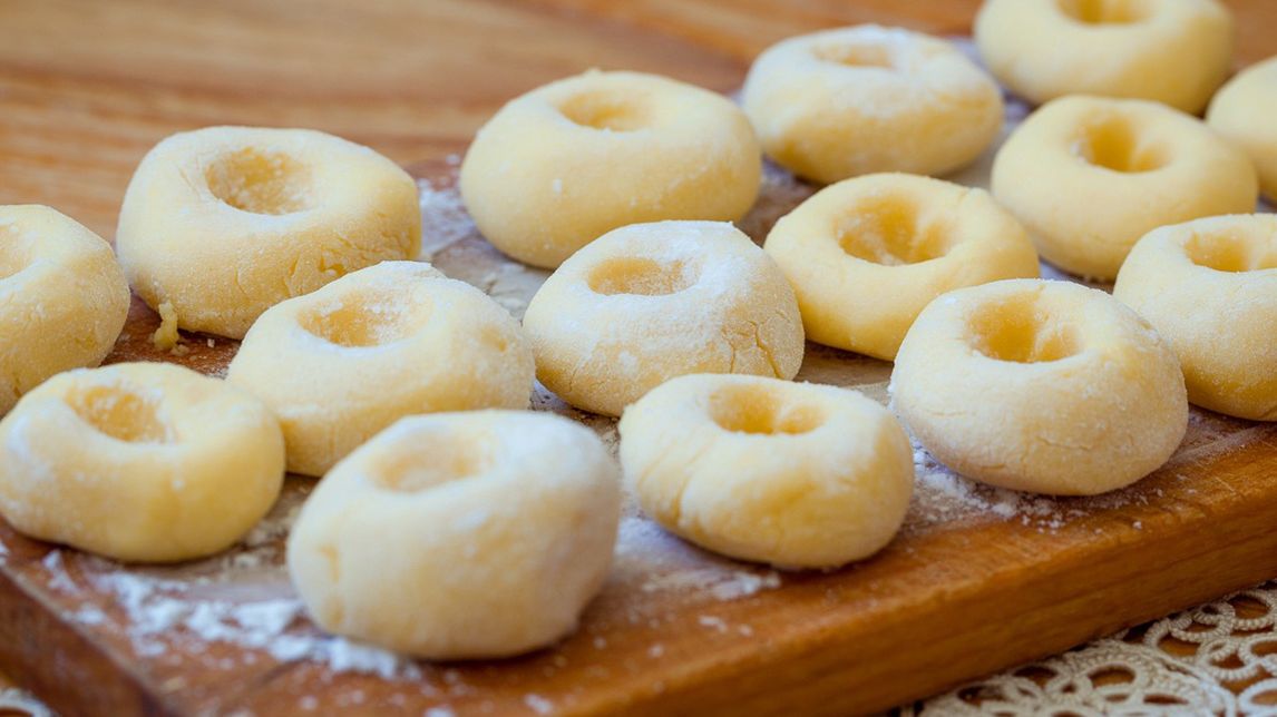 Kluski śląskie wychodzą dzięki niemu sprężyste i delikatne