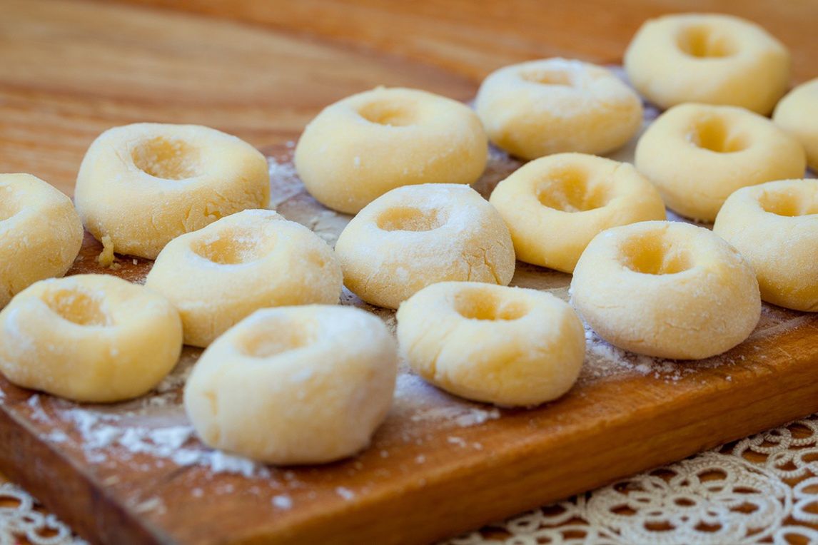 Dodaję do klusek śląskich. Nie są kleiste, a delikatne i bardzo sprężyste