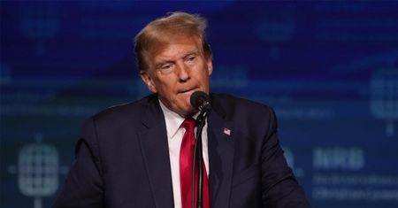 Politico: "Trump śmierdzi. Ty też możesz"