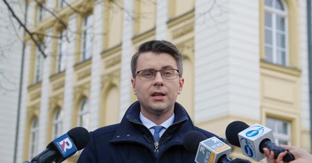Odmrażanie gospodarki. Rzecznik rządu podał możliwą datę 2. etapu znoszenia obostrzeń