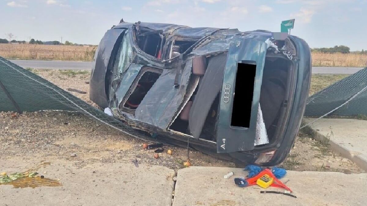 Audi dachowało na ogrodzeniu