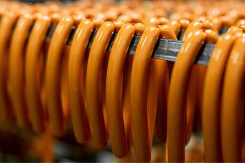 Czy można jeść parówki na zimno? Wiele osób wciąż popełnia przy nich błąd