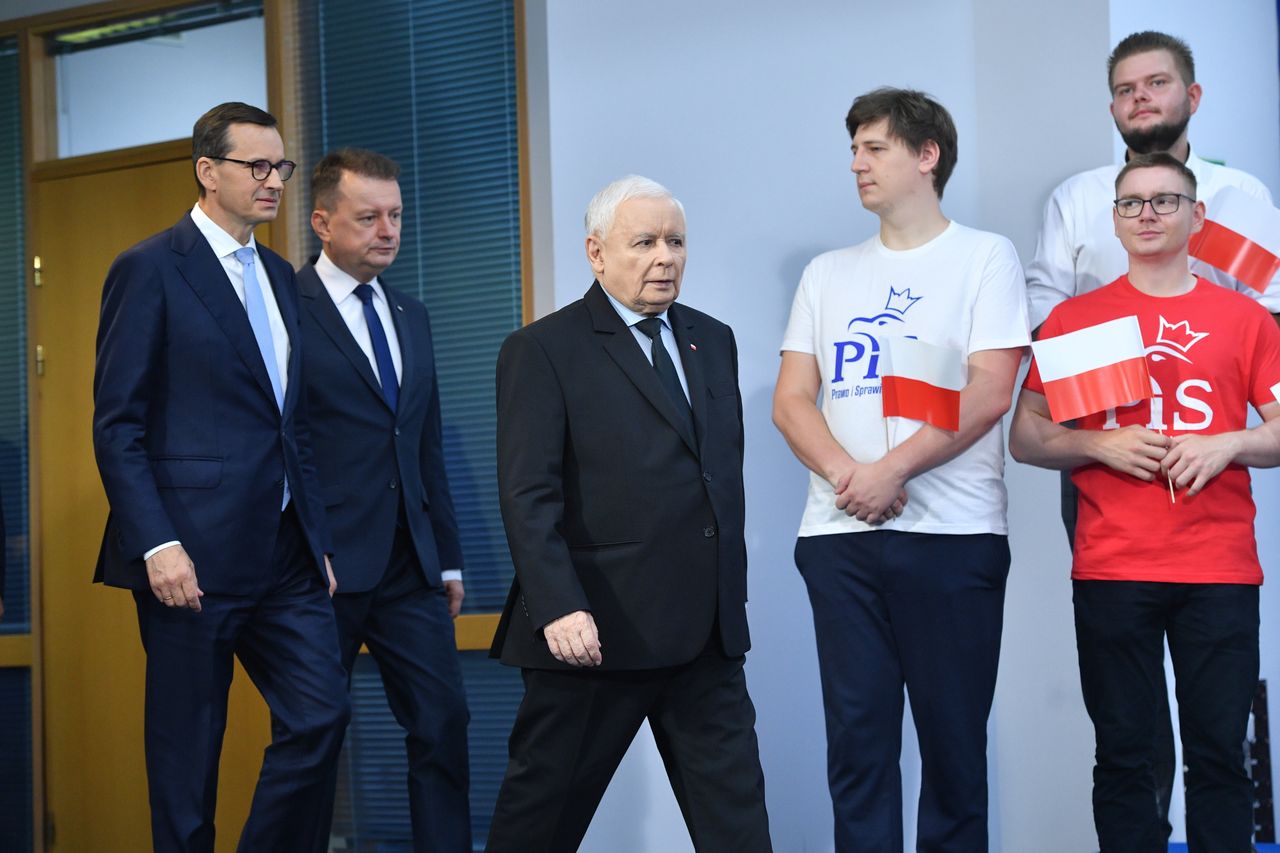 "Czternastka" wyższa od zapowiedzi. "Każdy pracujący zapłaci za polityczne transfery"