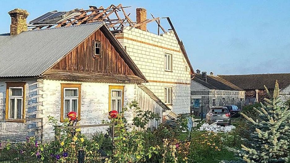 Uszkodzony dom w Wyrykach