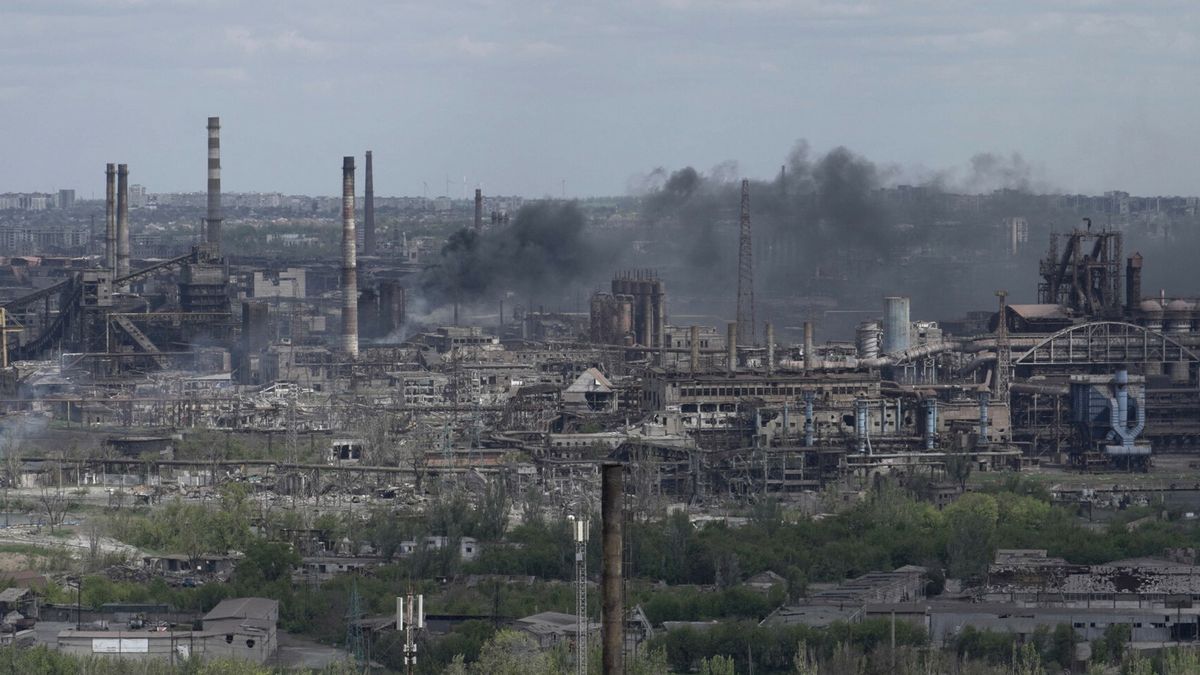 Wojna w Ukrainie - trwa obrona zakładów Azowstal