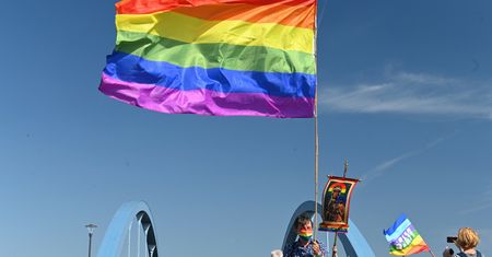 Regiony wycofują się z deklaracji anty-LGBT. Jest komentarz Komisji Europejskiej