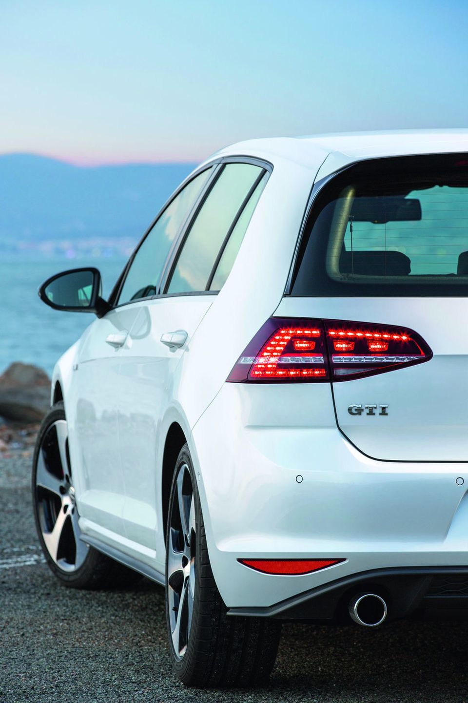 Volkswagen Golf VII GTI - efektowne zdjęcia rasowego hot-hatcha [galeria] 27