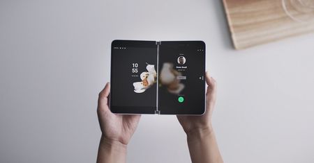 To nie zdarza się często. Intrygujący Microsoft Surface Duo może pojawić się kilka miesięcy wcześniej