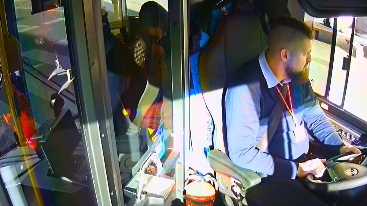 Kierowca autobusu z Warszawy stał się bohaterem 