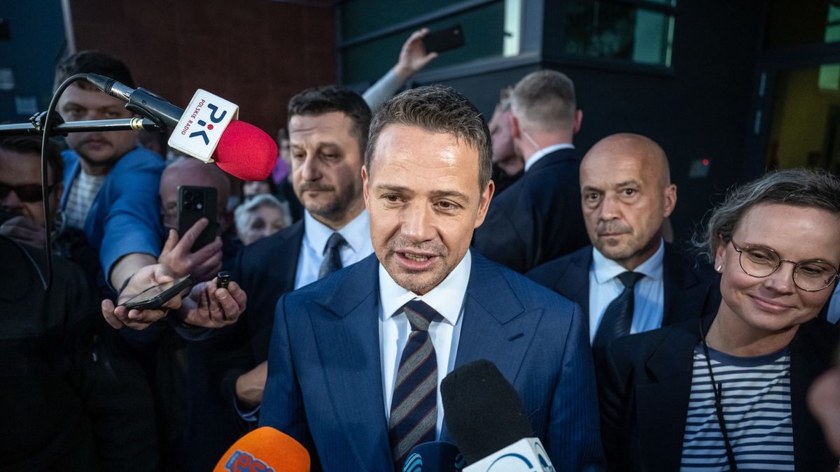 Rafa� Trzaskowski
Toru�, 24.05.2025. Wybory prezydenta RP - kampania przed II tur�. Kandydat KO w drugiej turze wybor�w prezydenckich, prezydent Warszawy Rafa� Trzaskowski (C) po zako�czeniu spotkania z kandydatem Konfederacji w pierwszej turze wybor�w prezydenckich S�awomirem Mentzenem w Toruniu, 24 bm. (amb) PAP/Tytus �mijewski
Tytus �mijewski
II tura, kandydat na Prezydencta RP, polityk, polityka, prezydenta rp, spotkanie, wizyta, wybory prezydenckie, wybory;prezydenckie