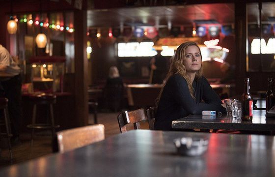 Seriale „Ostre przedmioty”, „Famous in Love” i „Heathers” oraz europejskie dokumenty w HBO GO