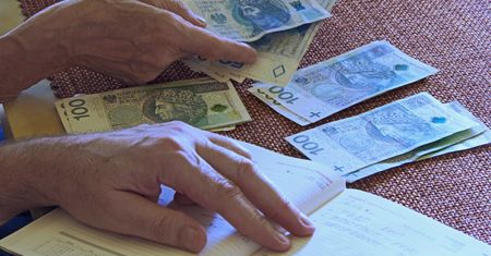 "Polacy zaczęli kalkulować". Zmiana w nadpłatach kredytów