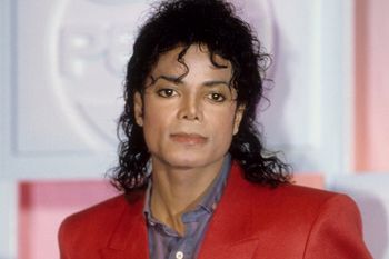 Oskarżają Michaela Jacksona o molestowanie seksualne. "Wyprano nam mózgi"