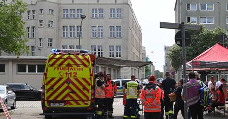 Strzały w szkole za Odrą. Ranna pracownica. "Miał też kuszę"