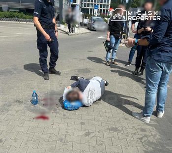 Warszawa. Napad w pobliżu galerii na Mokotowie. Ranny mężczyzna, sprawcy zbiegli