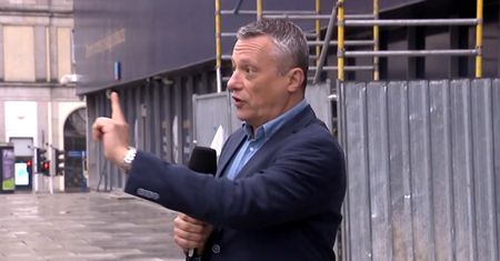 Dziennikarz "Faktów" zrobił wymowny gest ręką. Okrutna kpina z TVP