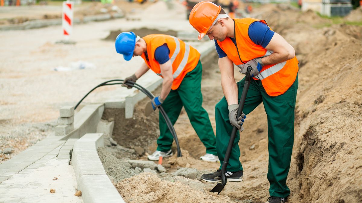 Pracownicy firmy budowlanej.