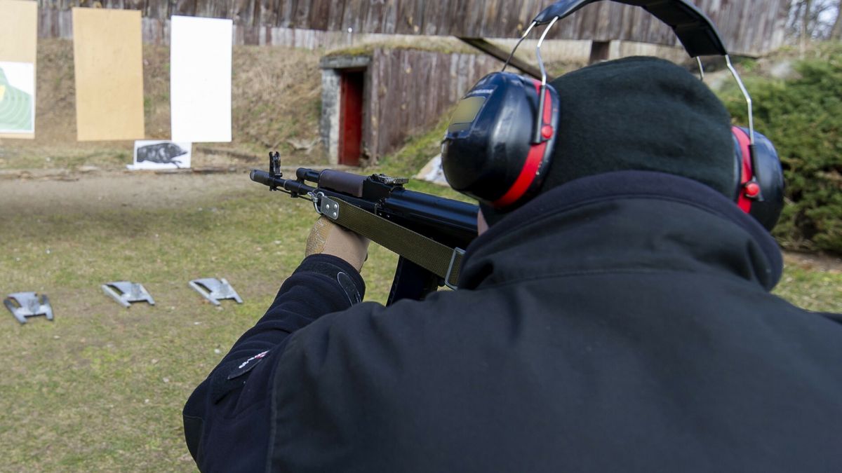 Po wybuchu wojny w Ukrainie strzelnice w Polsce przeżywają prawdziwe oblężenie
