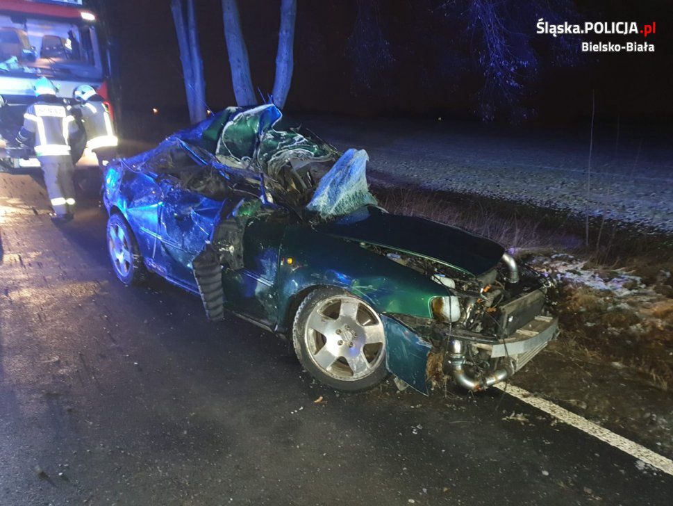 Śląskie. Tragiczny wypadek drogowy w Kozach. Nie żyje kierowca audi