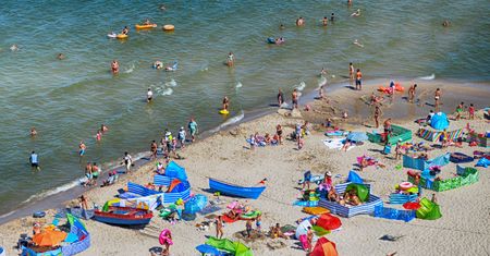 Najgorsze zachowania na plaży. Tego Polacy mają dość najbardziej