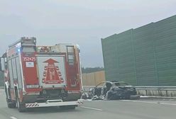 Groźny wypadek. Auto na autostradzie A1 w płomieniach
