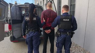 Piła: Osiedlowy agresor aresztowany. Strzelał z balkonu z pistoletu gazowego