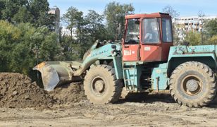 Afera na terenie chronionym w rejonie rzeki Rosicy. "Ogromne ilości ziemi wraz z odpadami budowlanymi"