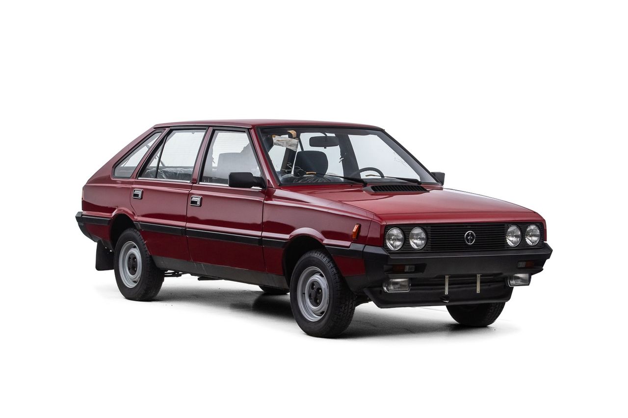 FSO polonez z 1989 roku wystawiony na aukcję