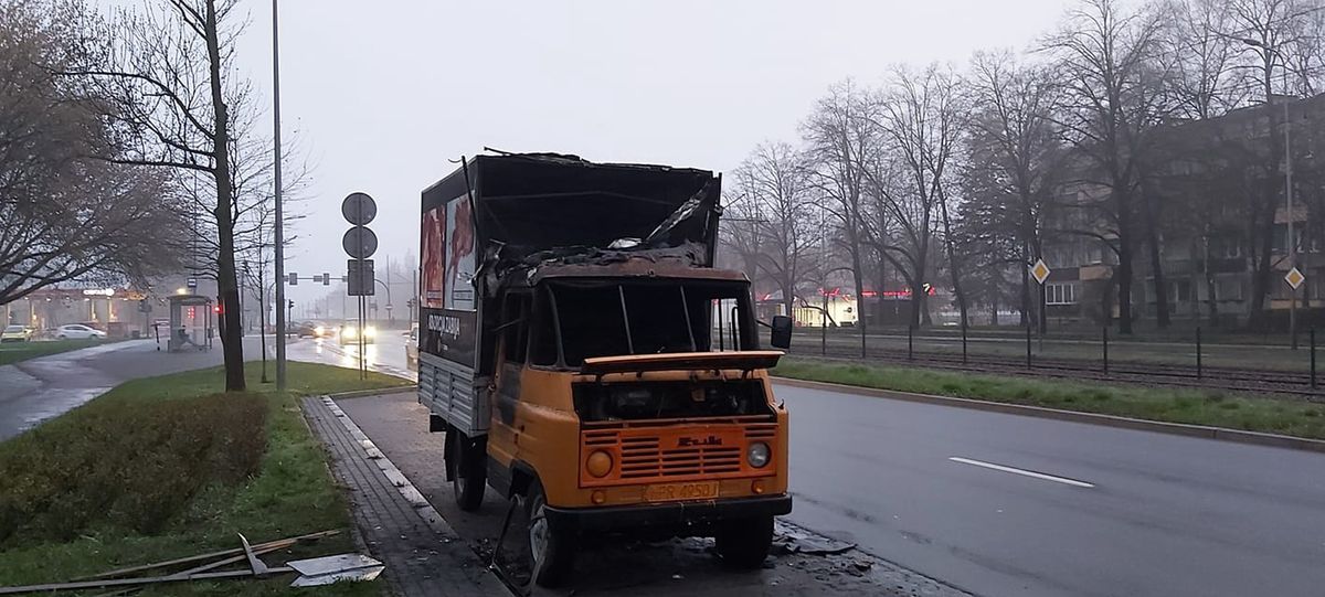 W Krakowie spłonął samochód z antyaborcyjnymi hasłami