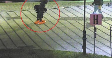 "Nie chodzi o kablowanie". Oto co zrobił. Wszystko nagrał monitoring