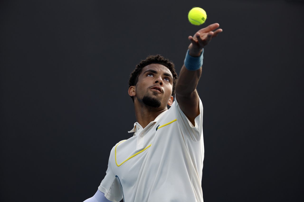 Arthur Fils of France in action against Tallon Griekspoor of the Netherlands during their Men's second round match at the Australian Open tennis tournament in Melbourne, Australia, 18 January 2024. EPA/MAST IRHAM Dostawca: PAP/EPA.