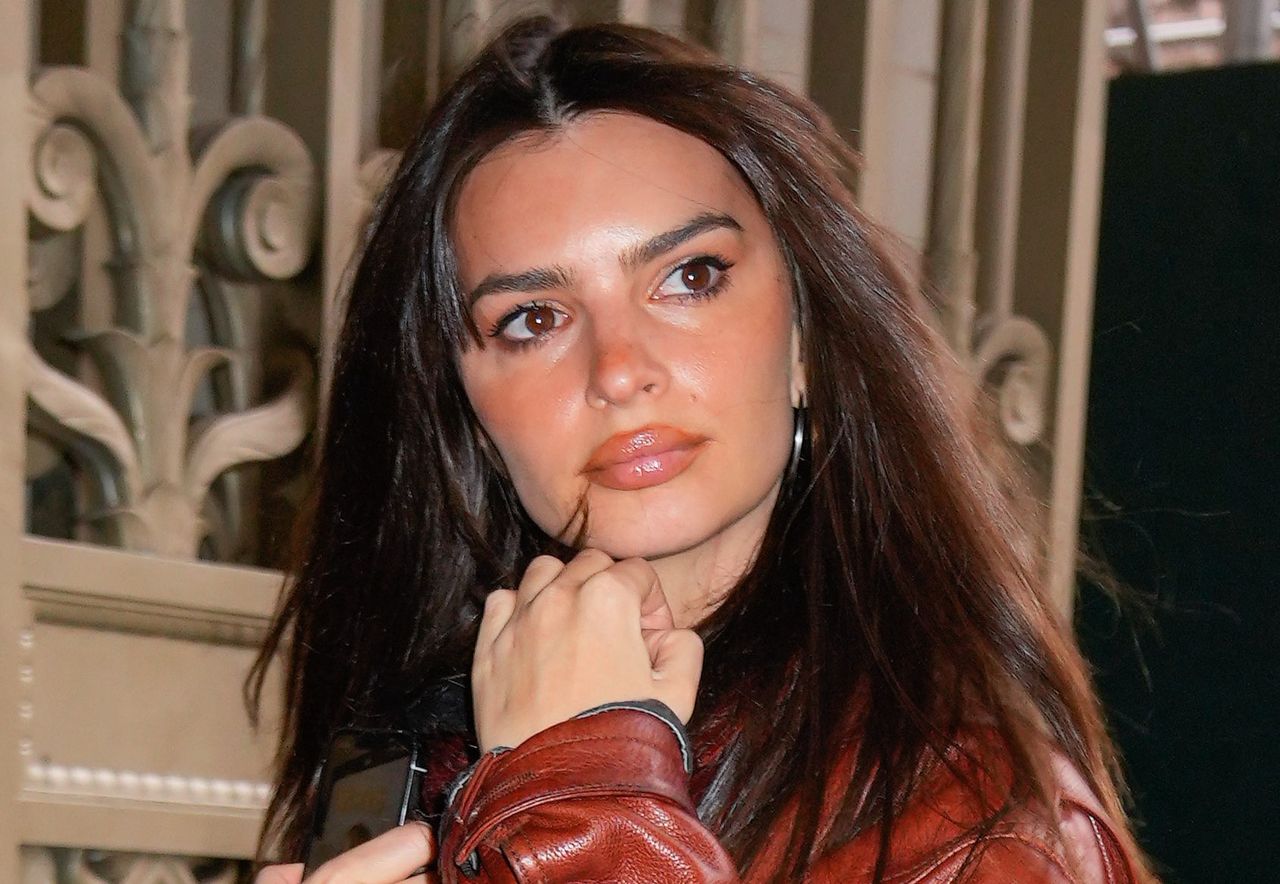 Emily Ratajkowski zachwyciła w prześwitującej kreacji 