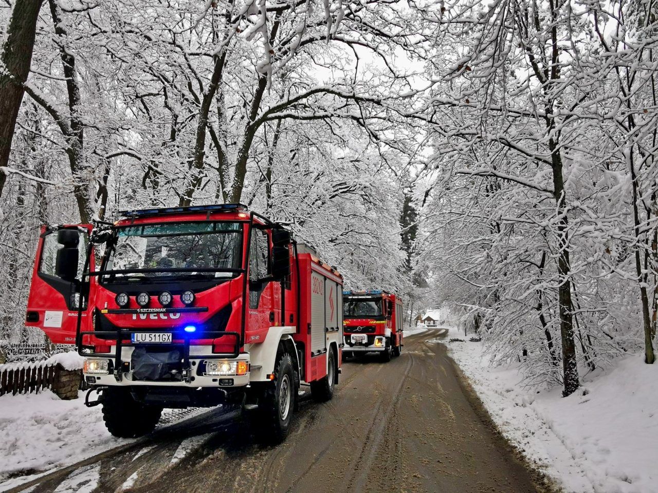 Lubelskie: Strażacy interweniują po intensywnych opadach śniegu